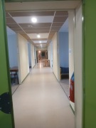 Couloir (NB&nbsp;: les chambres n&rsquo;ont pas de portes)